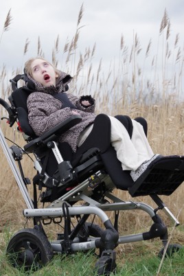 Viktoria-ernstig gehandicapt in rolstoel